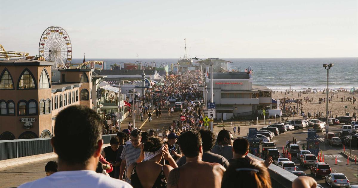 Benchmarking CI Pipelines